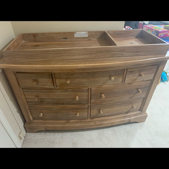 Crib 5-1 convertible and Dresser with changing table - Picture 6 of 9